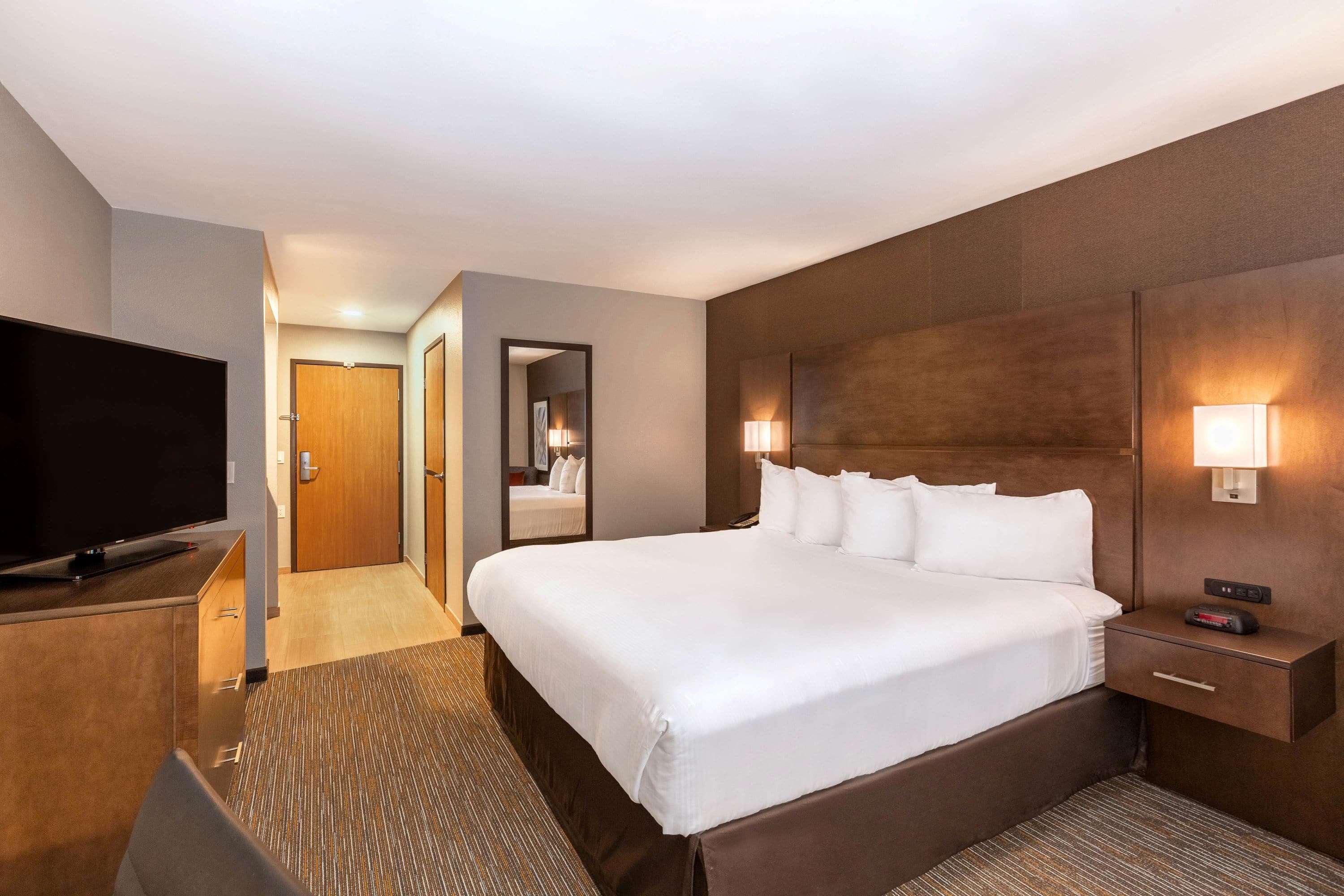 Wingate By Wyndham Waterpark 2*