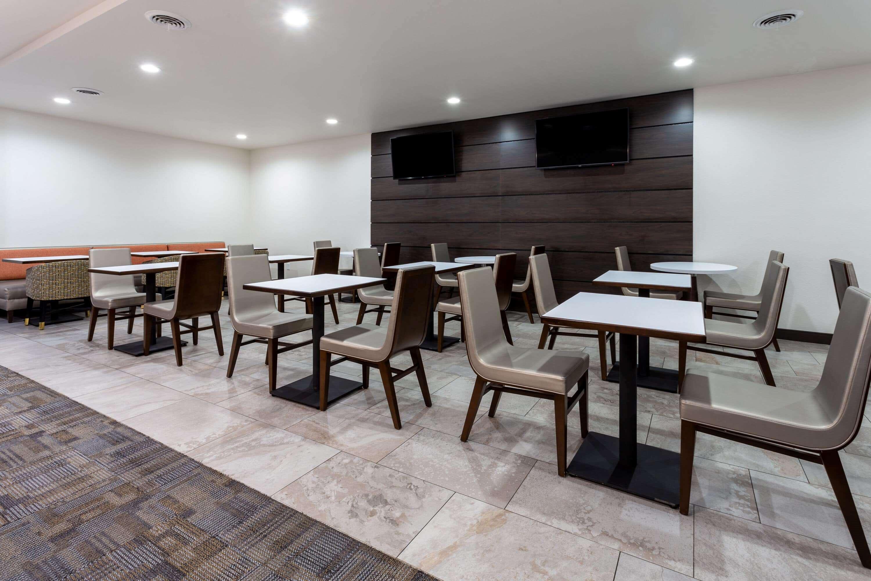 Wingate By Wyndham Waterpark Hotel 2*
