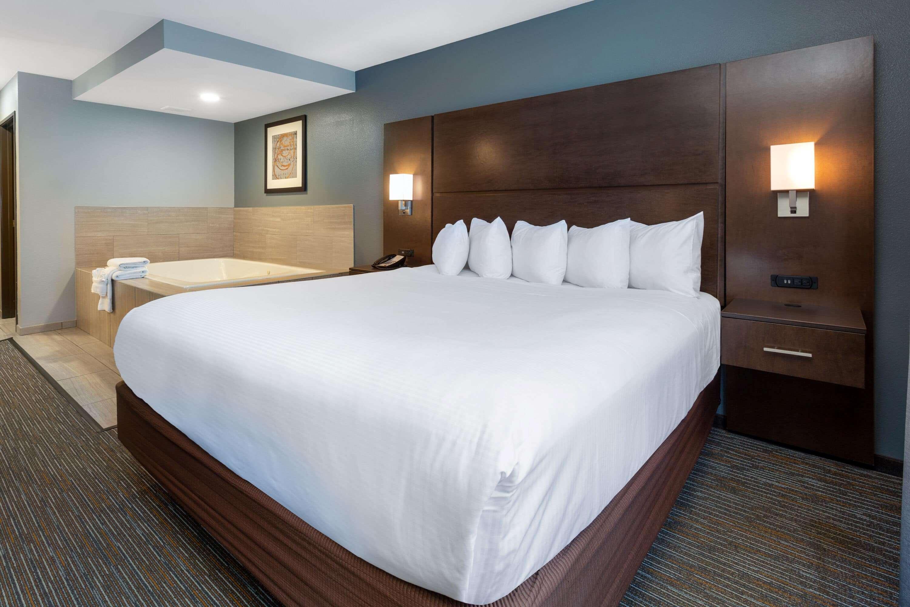 Wingate By Wyndham Waterpark Lake Delton