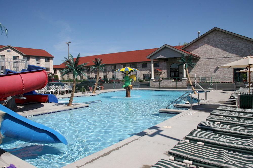 Wingate By Wyndham Waterpark Hotel