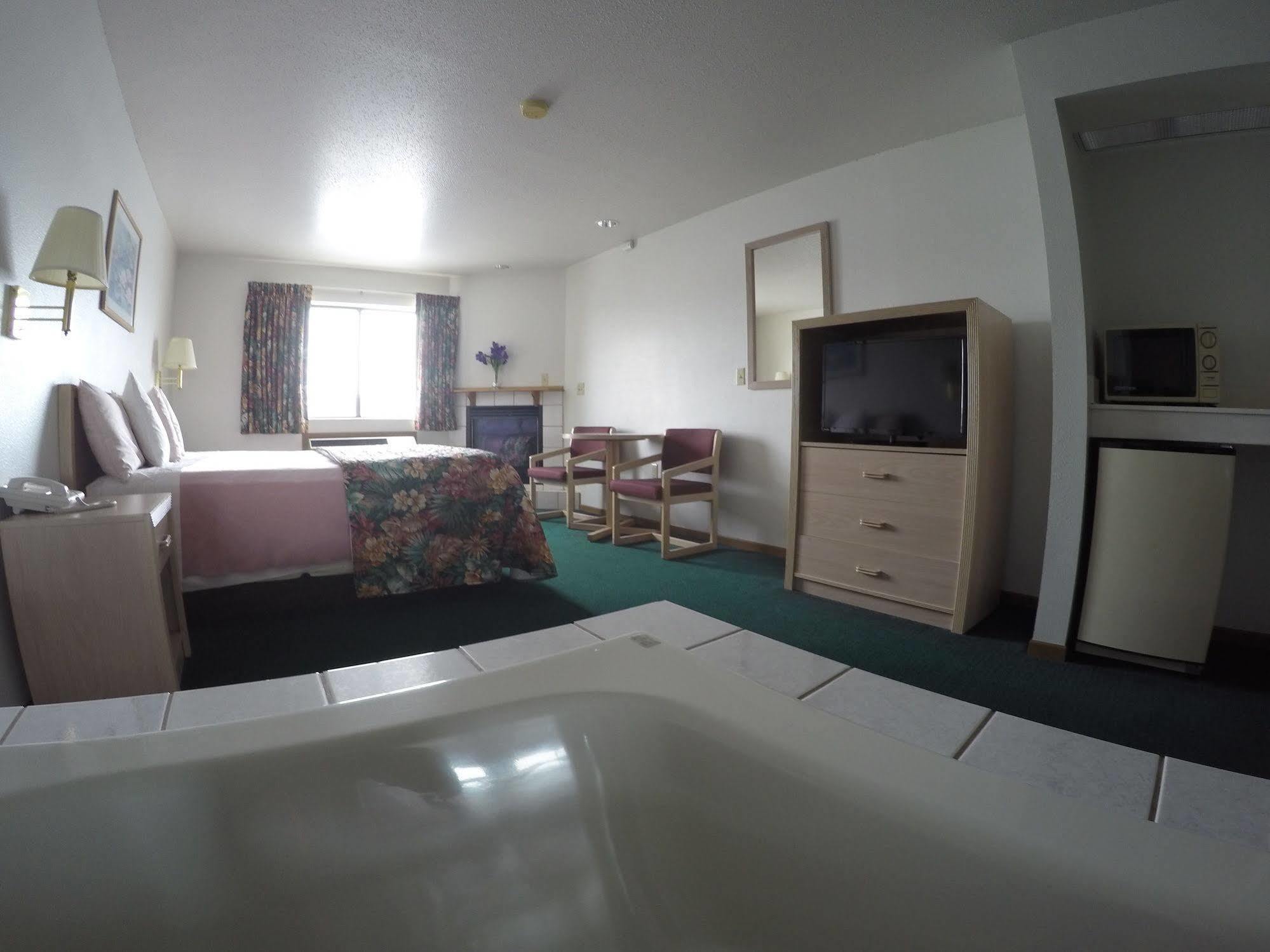 Wingate By Wyndham Waterpark Hotel 2*