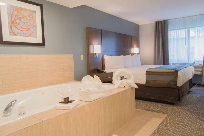 Wingate By Wyndham Waterpark Hotel Lake Delton