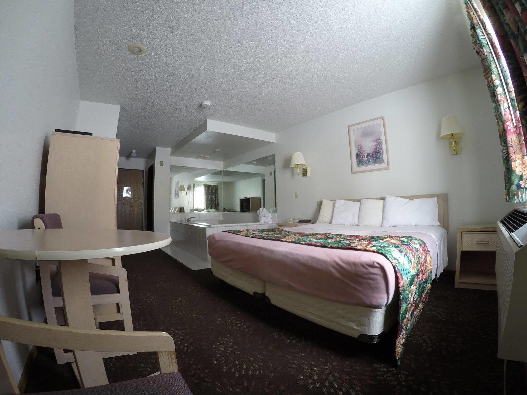 Wingate By Wyndham Wisconsin Dells Waterpark Lake Delton